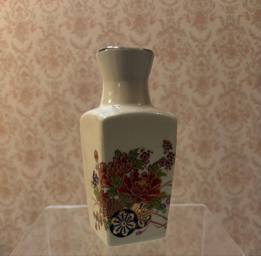 Vintage Miyako Style Mini Porcelain White Vase Japan 3 5/8" Height Gold Trim